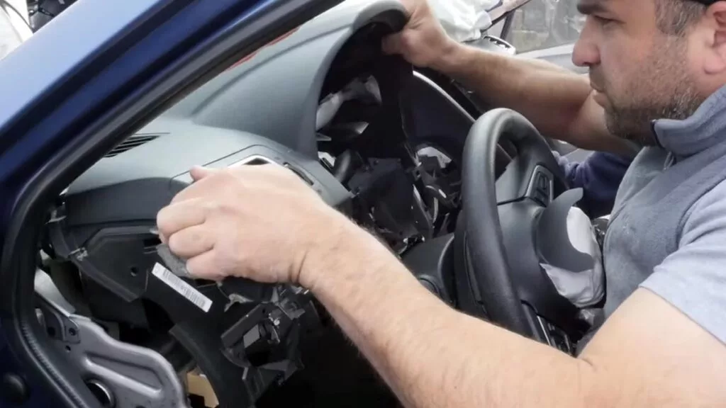 removing car dashboard